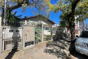 Casa com 450m², 4 dormitórios, 2 vagas, no bairro Rio Branco em Caxias do Sul para Comprar