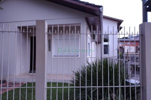 Casa com 450m², 4 dormitórios, 2 vagas, no bairro Rio Branco em Caxias do Sul para Comprar