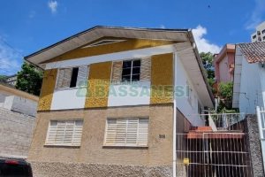 Casa com 100m², 3 dormitórios, 1 vaga, no bairro São Leopoldo em Caxias do Sul para Alugar