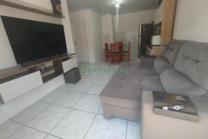 Casa com 52m², 2 dormitórios, 1 vaga, no bairro São Caetano em Caxias do Sul para Alugar