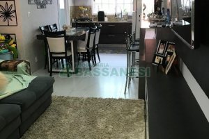 Sobrado com 90m², 2 dormitórios, 2 vagas, no bairro Parque Oasis em Caxias do Sul para Alugar