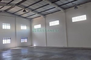 Pavilhão com 891m², no bairro Esplanada em Caxias do Sul para Alugar