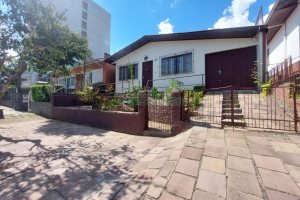 Casa com 100m², 3 dormitórios, 2 vagas, no bairro Panazzolo em Caxias do Sul para Alugar