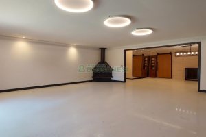 Casa com 350m², 5 dormitórios, 2 vagas, no bairro São Virgílio em Caxias do Sul para Alugar ou Comprar