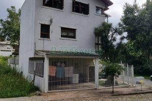 Sobrado com 194m², 4 dormitórios, -4 vaga, no bairro Vinhedos em Caxias do Sul para Comprar