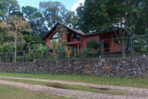 Casa com 320m², 3 dormitórios, 2 vagas, no bairro Monte Bérico em Caxias do Sul para Comprar