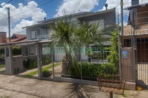 Casa com 175m², 3 dormitórios, 2 vagas, no bairro Nossa Senhora da Saúde em Caxias do Sul para Comprar