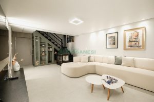 Casa com 175m², 3 dormitórios, 2 vagas, no bairro Nossa Senhora da Saúde em Caxias do Sul para Comprar