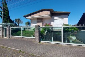Casa com 90m², 1 dormitório, 4 vagas, no bairro Nossa Senhora do Rosário em Caxias do Sul para Alugar