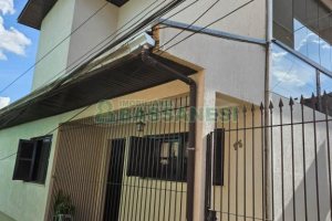 Casa com 297m², 4 dormitórios, 2 vagas, no bairro Rio Branco em Caxias do Sul para Comprar