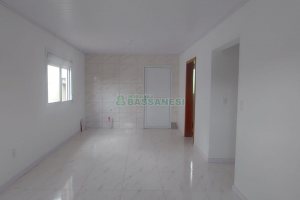 Casa com 70m², 3 dormitórios, 1 vaga, no bairro São Caetano em Caxias do Sul para Alugar