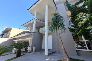 Casa com 393m², 3 dormitórios, 4 vagas, no bairro Cinqüentenário em Caxias do Sul para Alugar ou Comprar