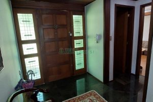 Casa com 400m², 4 dormitórios, 2 vagas, no bairro Petrópolis em Caxias do Sul para Alugar
