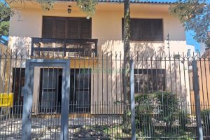 Casa com 110m², 3 dormitórios, no bairro Cinqüentenário em Caxias do Sul para Alugar