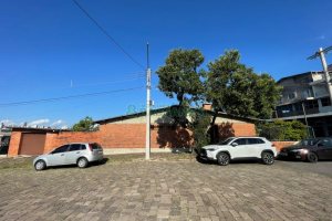 Casa com 193m², 3 dormitórios, 2 vagas, no bairro São Leopoldo em Caxias do Sul para Comprar