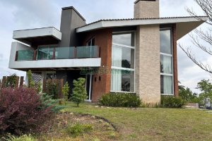 Casa com 400m², 4 dormitórios, 3 vagas, no bairro São Ciro em Caxias do Sul para Alugar