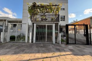 Casa com 110m², 2 dormitórios, 2 vagas, no bairro Ana Rech em Caxias do Sul para Alugar