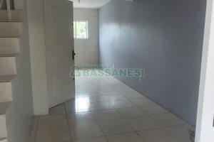 Sobrado com 92m², 2 dormitórios, 1 vaga, no bairro De Zorzi em Caxias do Sul para Comprar