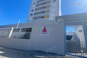 Apto Mobiliado com 50m², 2 dormitórios, 1 vaga, no bairro Jardelino Ramos em Caxias do Sul para Alugar