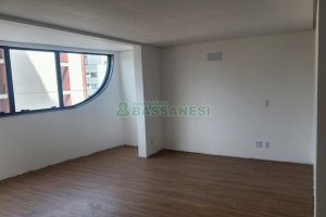 Kitinete com 40m², 1 dormitório, no bairro São Pelegrino em Caxias do Sul para Comprar