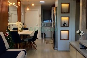 Apartamento com 55m², 2 dormitórios, 1 vaga, no bairro Vinhedos em Caxias do Sul para Comprar