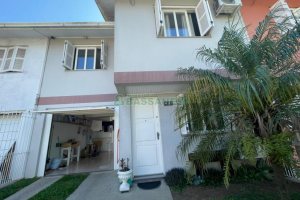 Sobrado com 100m², 3 dormitórios, 2 vagas, no bairro Cidade Nova em Caxias do Sul para Comprar