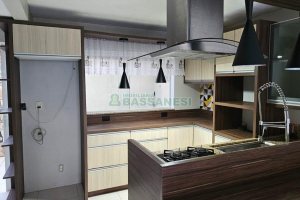 Sobrado com 87m², 3 dormitórios, 1 vaga, no bairro Vinhedos em Caxias do Sul para Comprar