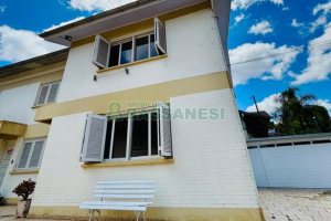 Sobrado com 127m², 3 dormitórios, 1 vaga, no bairro Santa Catarina em Caxias do Sul para Comprar