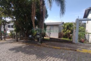 Casa com 387m², 2 dormitórios, 1 vaga, no bairro Floresta em Caxias do Sul para Comprar