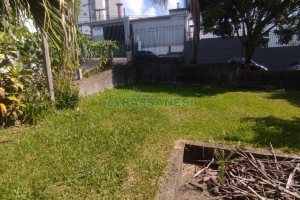 Casa com 387m², 2 dormitórios, 1 vaga, no bairro Floresta em Caxias do Sul para Comprar