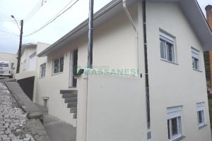 Casa com 100m², 2 dormitórios, no bairro Galópolis em Caxias do Sul para Alugar