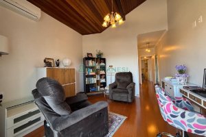 Casa Mobiliada com 180m², 3 dormitórios, 2 vagas, no bairro Santa Catarina em Caxias do Sul para Alugar