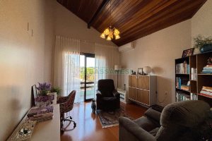 Casa Mobiliada com 180m², 3 dormitórios, 2 vagas, no bairro Santa Catarina em Caxias do Sul para Alugar