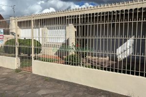 Casa, 3 dormitórios, 2 vagas, no bairro Cinqüentenário em Caxias do Sul para Comprar