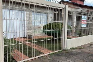 Casa, 3 dormitórios, 2 vagas, no bairro Cinqüentenário em Caxias do Sul para Comprar