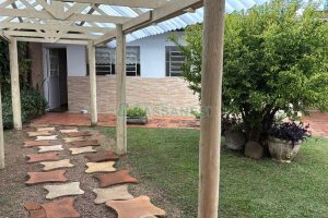 Casa, 3 dormitórios, 2 vagas, no bairro Cinqüentenário em Caxias do Sul para Comprar