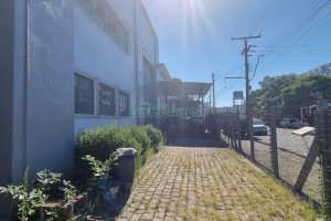 Pavilhão com 565m², no bairro São José em Caxias do Sul para Alugar