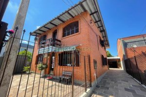 Casa com 192m², 4 dormitórios, 4 vagas, no bairro São José em Caxias do Sul para Comprar