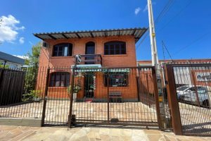 Casa com 192m², 4 dormitórios, 4 vagas, no bairro São José em Caxias do Sul para Comprar