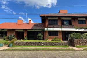 Casa, 5 dormitórios, 2 vagas, no bairro Cinqüentenário em Caxias do Sul para Comprar