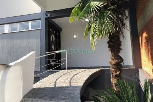 Casa com 598m², 5 dormitórios, 4 vagas, no bairro Cinqüentenário em Caxias do Sul para Comprar