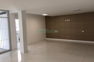 Casa com 598m², 5 dormitórios, 4 vagas, no bairro Cinqüentenário em Caxias do Sul para Comprar