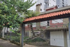 Casa com 104m², 3 dormitórios, 2 vagas, no bairro Panazzolo em Caxias do Sul para Comprar