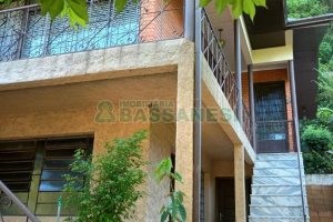 Casa com 195m², 3 dormitórios, 2 vagas, no bairro Galópolis em Caxias do Sul para Alugar