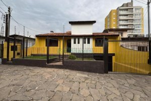 Casa com 250m², 3 dormitórios, 5 vagas, no bairro Jardim América em Caxias do Sul para Alugar