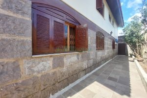 Casa Comercial com 280m², 3 dormitórios, 2 vagas, no bairro Cinqüentenário em Caxias do Sul para Alugar