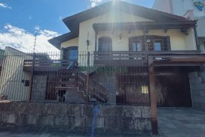Casa Comercial com 280m², 3 dormitórios, 2 vagas, no bairro Cinqüentenário em Caxias do Sul para Alugar