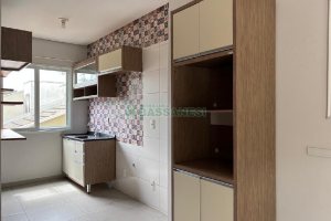 Casa com 96m², 2 dormitórios, 1 vaga, no bairro Charqueadas em Caxias do Sul para Alugar