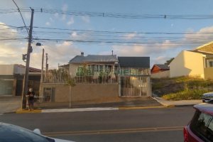 Casa com 301m², 3 dormitórios, 2 vagas, no bairro Vila Verde em Caxias do Sul para Comprar