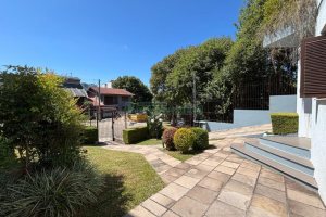 Casa com 206m², 3 dormitórios, 2 vagas, no bairro Vinhedos em Caxias do Sul para Alugar